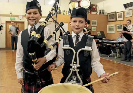  ??  ?? Hamilton Caledonian piper Seumas Eade and drummer Ash van Wering.