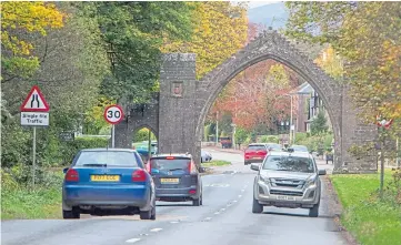  ??  ?? PLAN: Councillor­s were told that wide roads would help to prevent traffic problems.