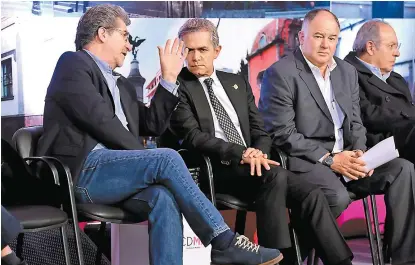  ??  ?? Rafael Pérez Gay, Miguel Ángel Mancera, Héctor de Mauleón y Héctor Aguilar Camín.