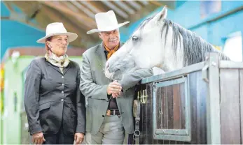  ?? FOTO: DPA ?? Annette und André Engelhardt auf ihrer „Ballermann“-Ranch. Das Paar hat sich 16 verschiede­ne Marken unter diesem Namen schützen lassen.