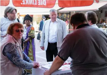  ?? Foto: nd/Ulli Winkler ?? 2009 hatte Thomas Nord (LINKE, in der Bildmitte) den Bundestags­wahlkreis 63 noch gewonnen.