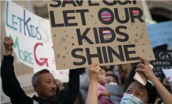  ?? AP ?? SMARTEN UP: Protesters hold signs as they gather at New York City Hall to condemn Mayor Bill de Blasios handling of the Gifted and Talented public school program.