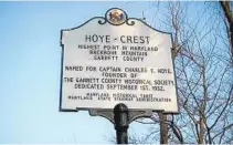  ?? WIKIPEDIA CREATIVE
COMMONS ?? For purposes of the quiz, we have erased the elevation of HoyeCrest on this historical marker at Backbone Mountain in western Maryland. Can you guess what it is? It is the highest natural point in the state.