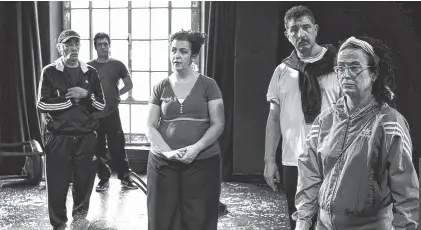  ??  ?? El elenco de la obra de teatro está integrado, entre otros bahienses, por Gonzalo San Millán.