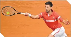  ??  ?? Nole volvió a mostrar su superiorid­ad en la cancha.