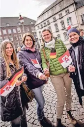  ??  ?? Stolze Mütter der jungen Sänger: Sylvia Sievers, Filiz Wierlemann, Eva Breuer und Margit Middendorf (von links).