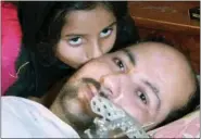  ?? PHOTO: DAWN ?? Constable Mushtaq with his daughter.