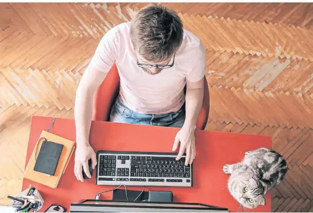  ?? FOTO: ISTOCK ?? Ausgaben für Computer spielen in der Steuererkl­ärung eine immer größere Rolle wegen der hohen Homeoffice-Quote.