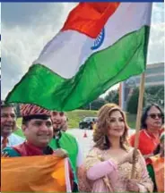  ?? ?? Sonali Bendre participat­es in the I-Day Parade in Atlanta, Georgia.