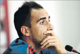  ?? FOTO: EFE ?? Paco Alcácer, con gesto pensativo, durante su rueda de prensa de ayer