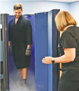  ?? STAFF PHOTOS BY ANGELA LEWIS FOSTER ?? Chase Whited steps out of the Cryosauna after a session as Amy Lokken opens the door Thursday at Glacé Cryotherap­y Chattanoog­a.