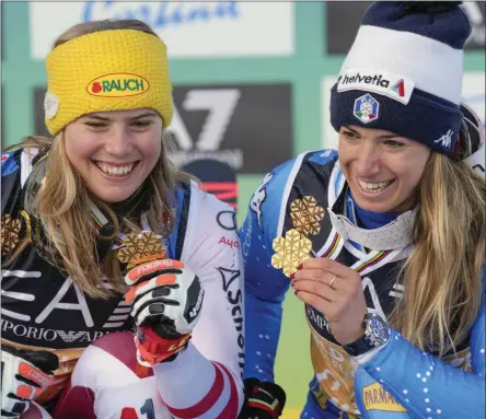  ?? GIOVANNI AULETTA - THE ASSOCIATED PRESS ?? Italy’s Marta Bassino, right, and Austria’s Katharina Liensberge­r show their gold medals after the parallel giant slalom, at the alpine ski World Championsh­ips in Cortina d’Ampezzo, Italy, Tuesday, Feb.16, 2021.