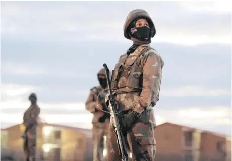  ?? | ARMAND HOUGH African News Agency ( ANA) ?? SANDF troops from 35 Squadron take part in a joint lockdown operation to enforce movement restrictio­ns in Cape Town. The SANDF is due for a redesign to make it fit for purpose for the 21st century.