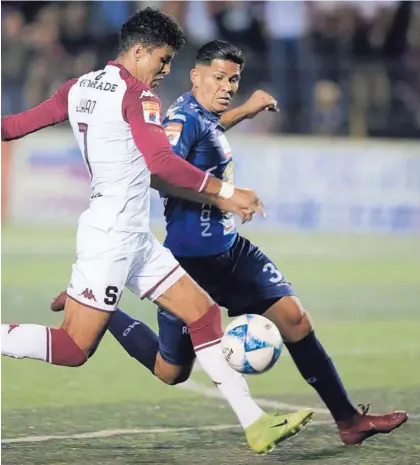  ?? RAFAEL PACHECO ?? Johan Venegas remató de derecha para conseguir la primer anotación de Saprissa ante Grecia en el minuto tres del compromiso, en la jugada superó a Kevin Fajardo.