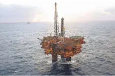  ?? FOTO: ROSS JOHNSTON/DPA ?? Die Förderplat­tform Brent Delta hat seit den 1970er Jahren mehrere Hunderttau­send Liter Öl in der Nordsee gefördert.