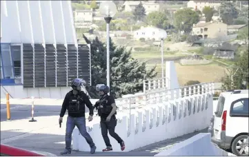  ?? (Photo Patrice Lapoirie) ?? L’interventi­on rapide des policiers avait permis de neutralise­r le tireur en seulement dix minutes.