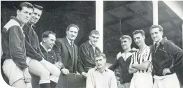  ??  ?? Dan McLindon (left) with Jock Stein and his Dunfermlin­e team-mates