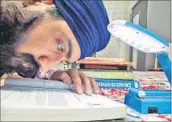  ?? DEEPAK GUPTA/HT PHOTO ?? Ramandeep Singh studying in his house.