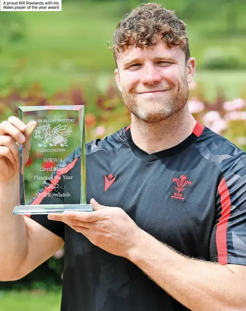  ?? ?? A proud Will Rowlands with his Wales player of the year award