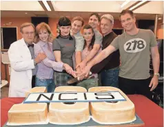  ?? PHOTOS BY CLIFF LIPSON/ CBS ?? The “NCIS” cast celebrated 100 episodes in 2007. Perrette has appeared in more than 350.