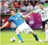 ?? ANSA ?? Pirlo contro il tedesco Özil all’Europeo 2012