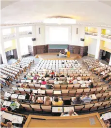  ?? FOTO: BODO MARKS/DPA ?? Eine Steuererkl­ärung macht vor allem für Studierend­e im Zweitstudi­um mit hohen Ausgaben Sinn.