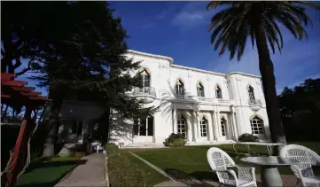  ?? (Photo L. B.) ?? La villa Rocabella au Pradet très demandée des production­s pour son cachet Belle Époque.