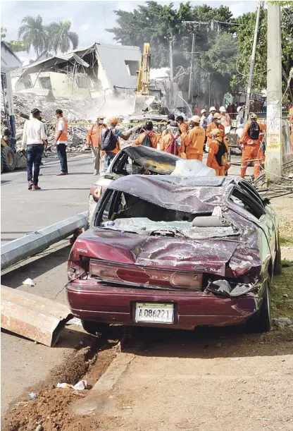  ?? JOSÉ ALBERTO MALDONADO/LISTÍN DIARIO ?? Desastre. La calle Aníbal Espinoza, donde está ubicada la empresa Polyplas, todavía permanece en completa ruina tras la explosión.