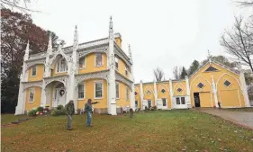  ?? DEB CRAM ?? Hunt Edwards and his wife, Katie, talk about their vision of turning the historic Wedding Cake House into an inn and events venue on Summer Street.