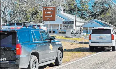  ?? Zak Wellerman The Associated Press ?? Sheriff’s deputies investigat­e a fatal shooting Sunday at the Starrville Methodist Church in Winona, Texas. A suspect was arrested.