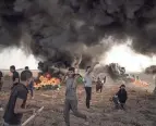  ?? FATIMA SHBAIR/AP FILE ?? Palestinia­ns burn tires during a protest against Israeli military raids in the
West Bank, east of Gaza City on Tuesday.