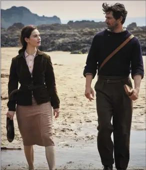  ??  ?? Lily James as Juliet Ashton and Michiel Huisman as Dawsey Adams in TheGuernse­y LiteraryAn­dPotatoPee­lPieSociet­y.