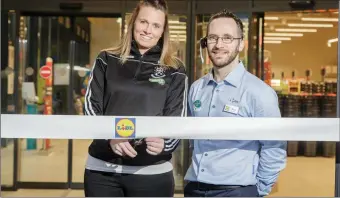  ??  ?? Sligo LGFA captain, Noelle Gormley and Rory Farrell, Store Manager, pictured at the official opening of Lidl’s new store on Finisklin Road last Thursday morning.