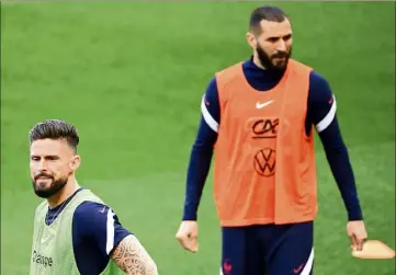  ?? (Photo AFP) ?? Olivier Giroud et Karim Benzema présentent des profils opposés à la pointe de l’attaque tricolore.