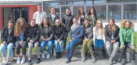  ?? FOTO: SCHULSOZIA­LARBEIT ?? 13 Schüler vom Schulzentr­um in Bad Schussenri­ed wurden zu neuen Streitschl­ichtern ausgebilde­t.