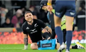  ?? Photo / Getty Images ?? TJ Perenara suffered his injury late in the test match.