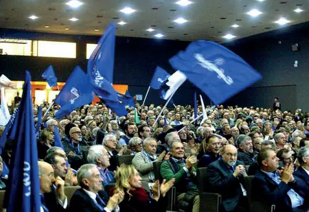  ??  ?? Proteste
A dicembre scorso Milano è stata «invasa» dagli artigiani sul piede di guerra contro la legge di bilancio. Particolar­mente nutrita la delegazion­e veneta di Confartigi­anato con molti autobus