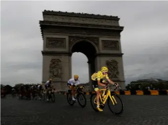  ?? (Getty) ?? Froome cycling past the Champs-Élysées