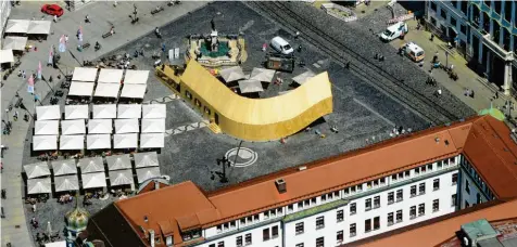  ?? Foto: Ulrich Wagner ?? So sieht der Holzpavill­on auf dem Augsburger Rathauspla­tz von oben aus.