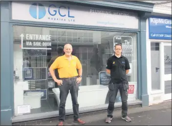  ??  ?? ■ Lion Bill Holland thanks GCL Hopkins Manager Steve Gallagher outside the firm’s premises in The Rushes, Loughborou­gh.