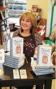  ?? Patricia Dillon ?? Local author Linda Kozar signs her latest work, Sweet Tea For The Soul—Devotions to Comfort the Heart, for fans during a book signing at Barnes & Noble at The Woodlands Mall.