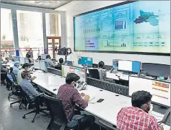  ?? HT PHOTO ?? The Delhi government’s Integrated Command and Control Centre to analyse real-time data on Covid management.