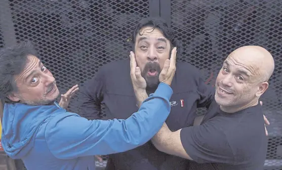  ?? DanIeL JaYO ?? El director Daniel Casablanca, con Almirón y Gómez, cultores del slapstick