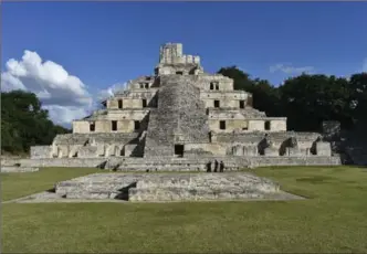  ?? AMIR BIBAWY, THE ASSOCIATED PRESS ?? Edzna, a gem of a Mayan site an hour away from Campeche.