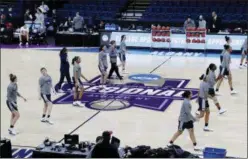  ?? FRANK FRANKLIN II — ASSOCIATED PRESS ?? UConn warms up during Friday’s practice session in Albany, N.Y.