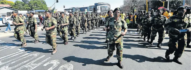  ?? Picture: Veli Nhlapo ?? Members of the Umkhonto we Sizwe Military Veterans Associatio­n chant slogans in support of Zuma outside the commission of inquiry.