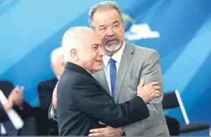  ?? Valter Campanato/Agência Brasil ?? Presidente Michel Temer dá posse a Raul Jungmann como ministro extraordin­árioda Segurança