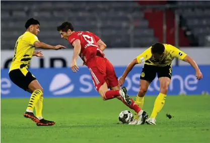  ?? FOTO: CHRISTOF STACHE/LEHTIKUVA-AFP ?? Robert Lewandowsk­i har i vanlig ordning öst in mål för Bayern.
■