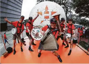  ?? Karen Warren / Houston Chronicle ?? Polish Pete and his band performed their Altuve Polka song during the Astros World Series victory parade.