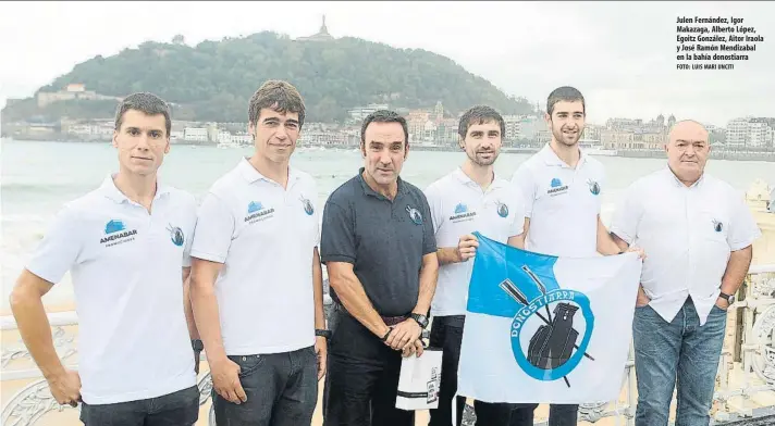  ?? FOTO: LUIS MARI UNCITI ?? Julen Fernández, Igor Makazaga, Alberto López, Egoitz González, Aitor Iraola y José Ramón Mendizabal en la bahía donostiarr­a